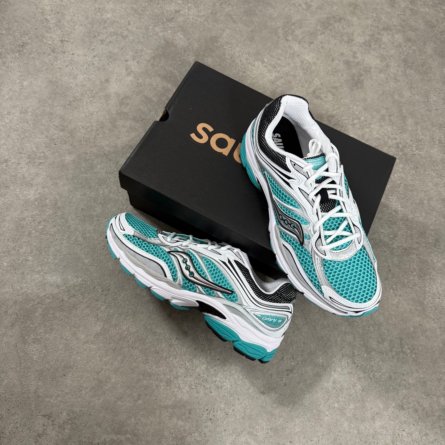SAUCONY PROGRID OMNI 9