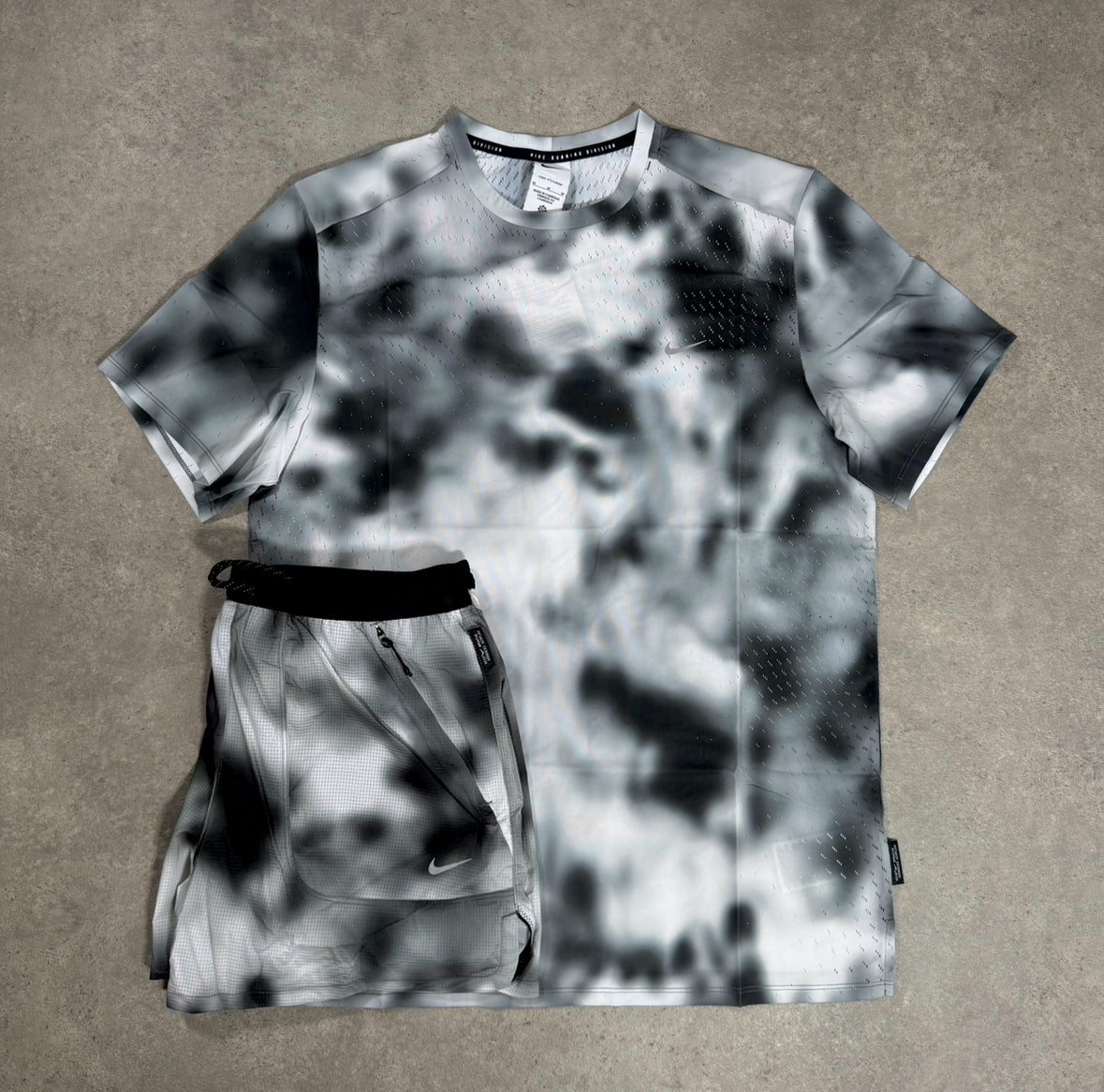 NIKE RUNNING DIV SHORT SET (CLOUDY BLACK)