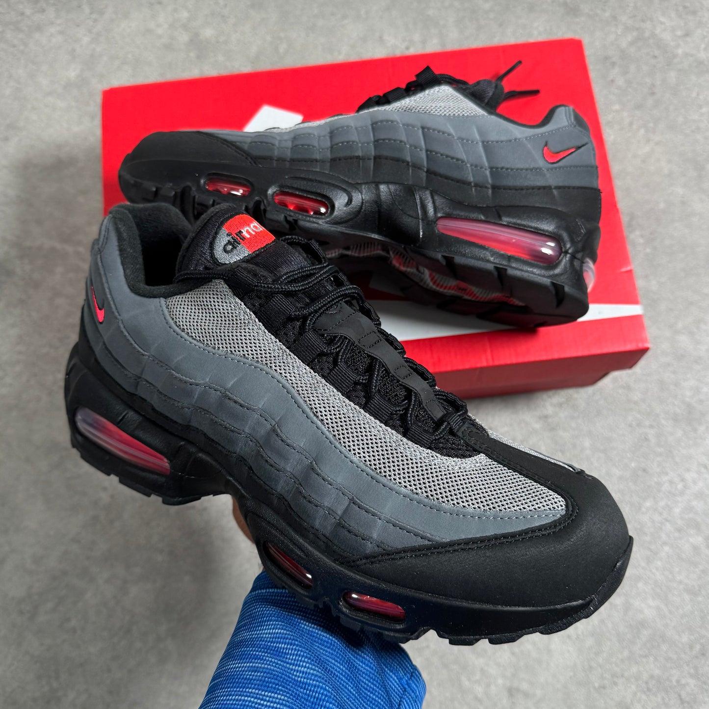 NIKE AIR MAX 95 (GREY/BRIGHT CRIMSON)
