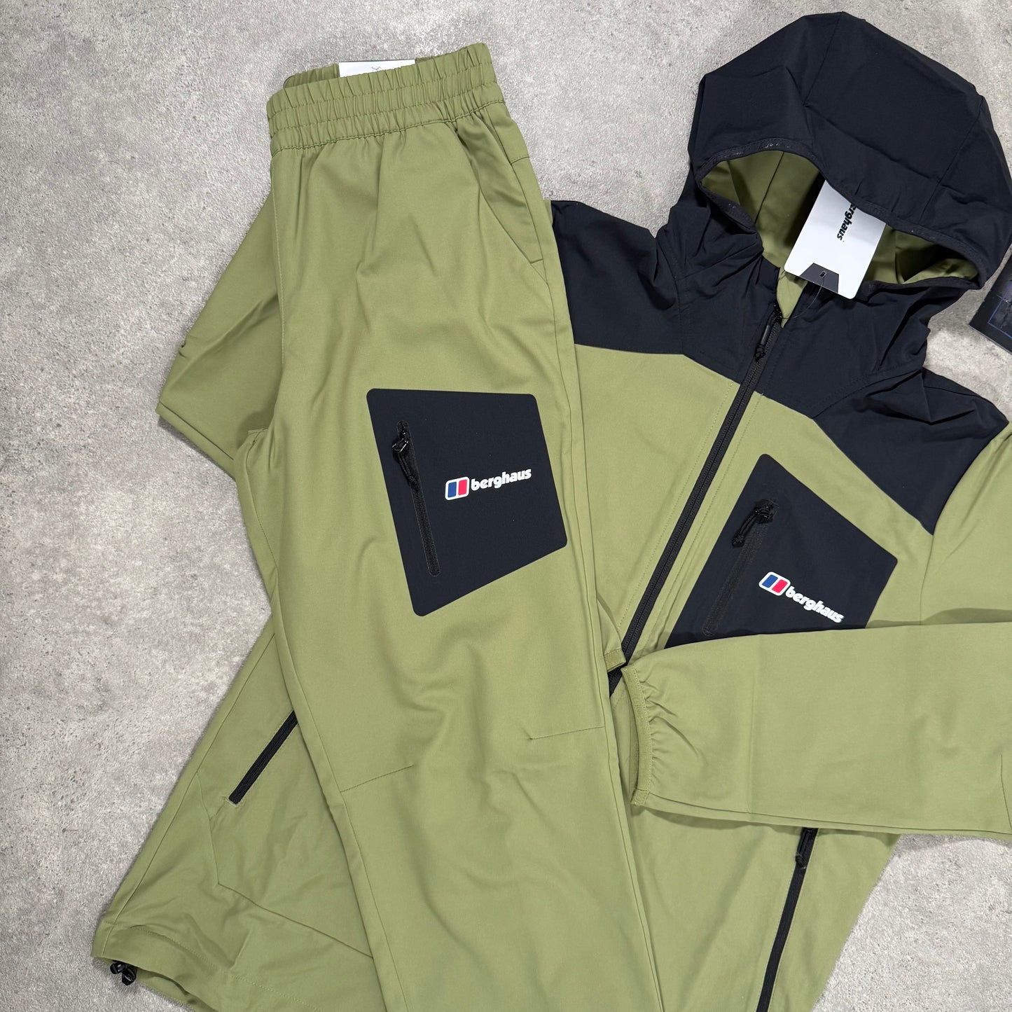 BERGHAUS INTERVALE TRACK PANTS (GREEN/BLACK)