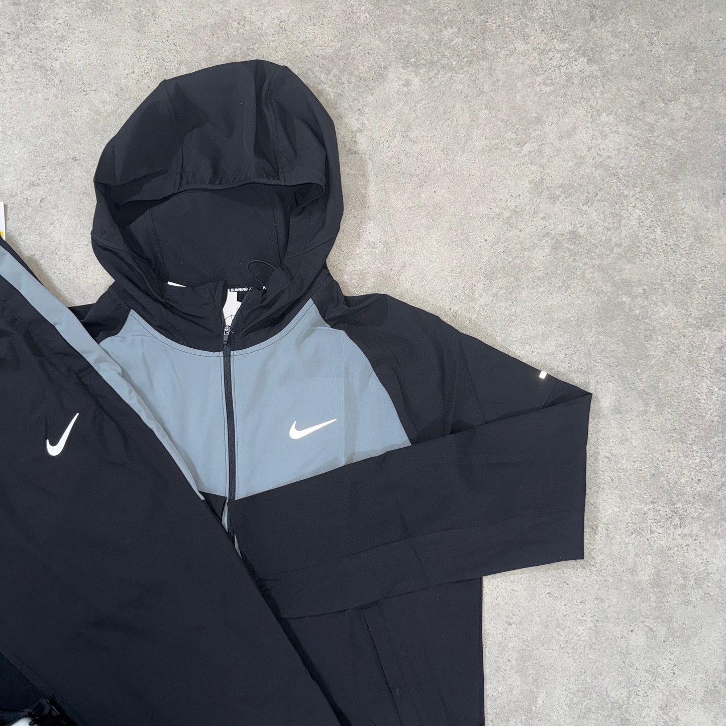 NIKE MILER 2.0 TRACKSUIT (BLACK/GREY)
