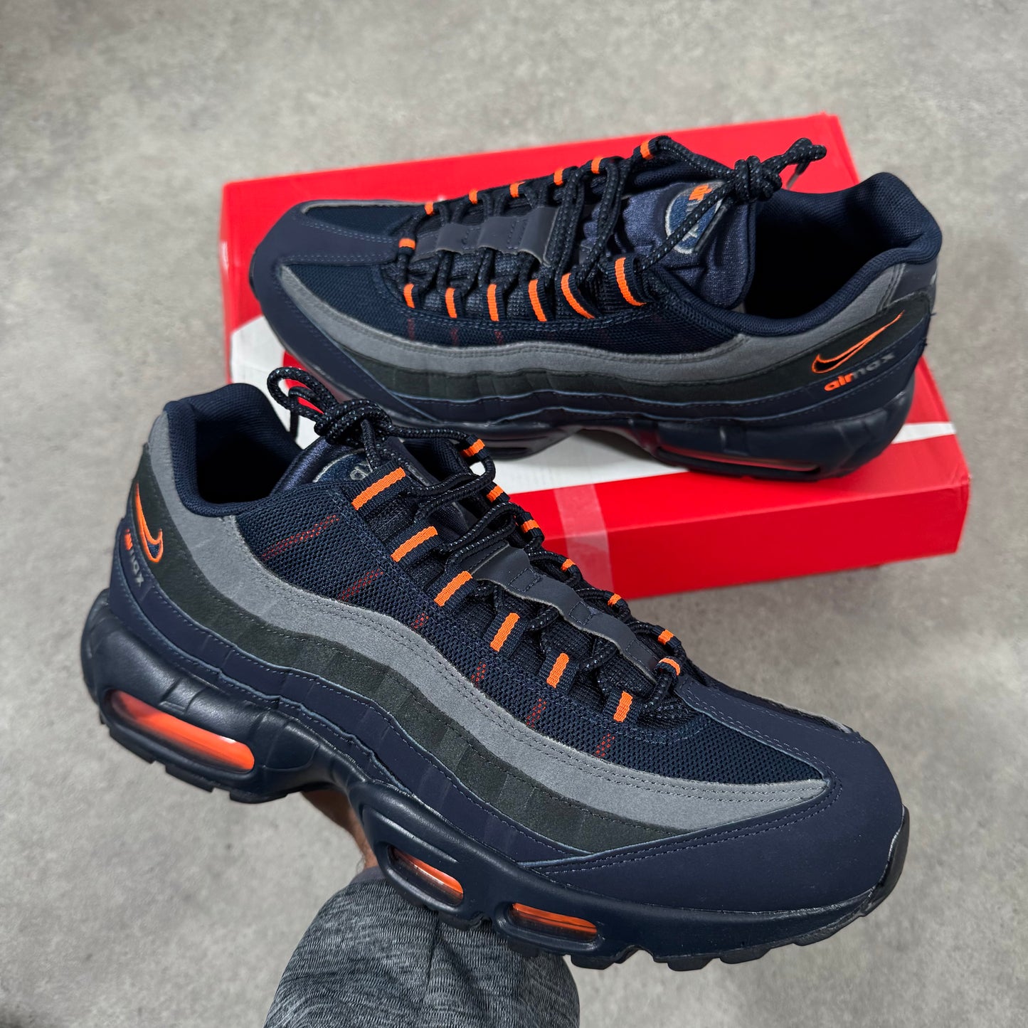 AIR MAX 95 ESSENTIAL (NAVY/ORANGE)