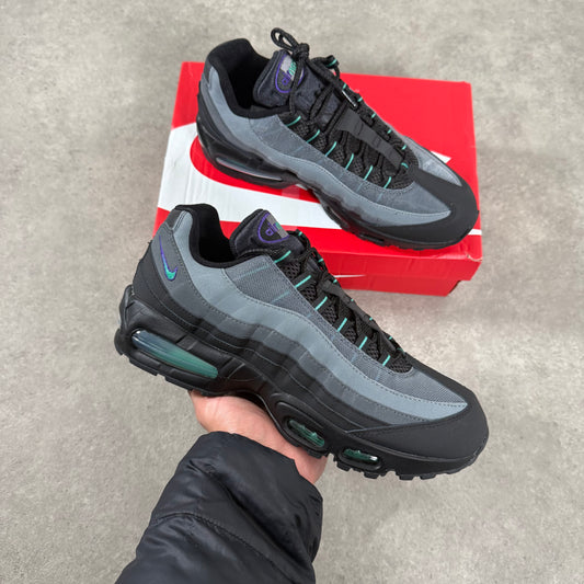 NIKE AIR MAX 95 (BLACK)