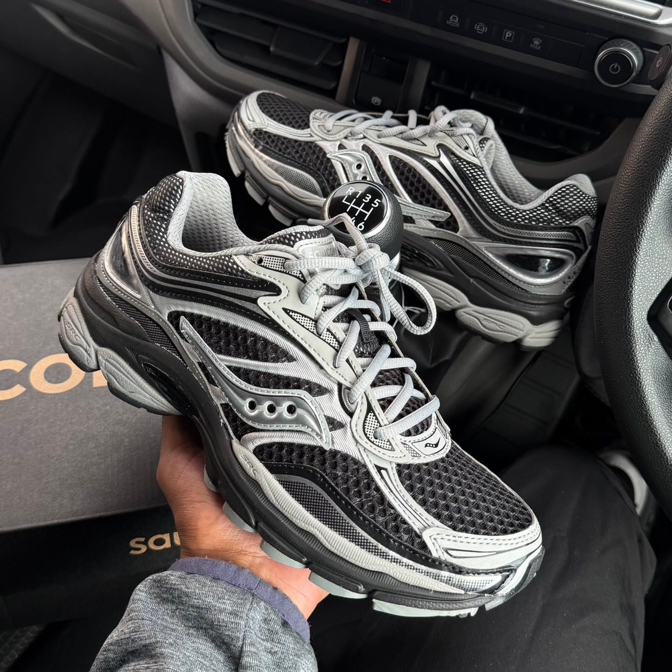 SAUCONY PROGRID OMNI 9 OG (BLACK/GREY)
