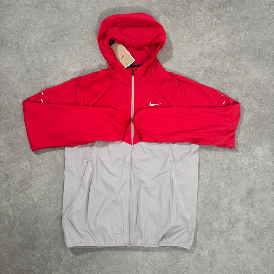 NIKE PACKABLE WINDRUNNER (UNI RED)