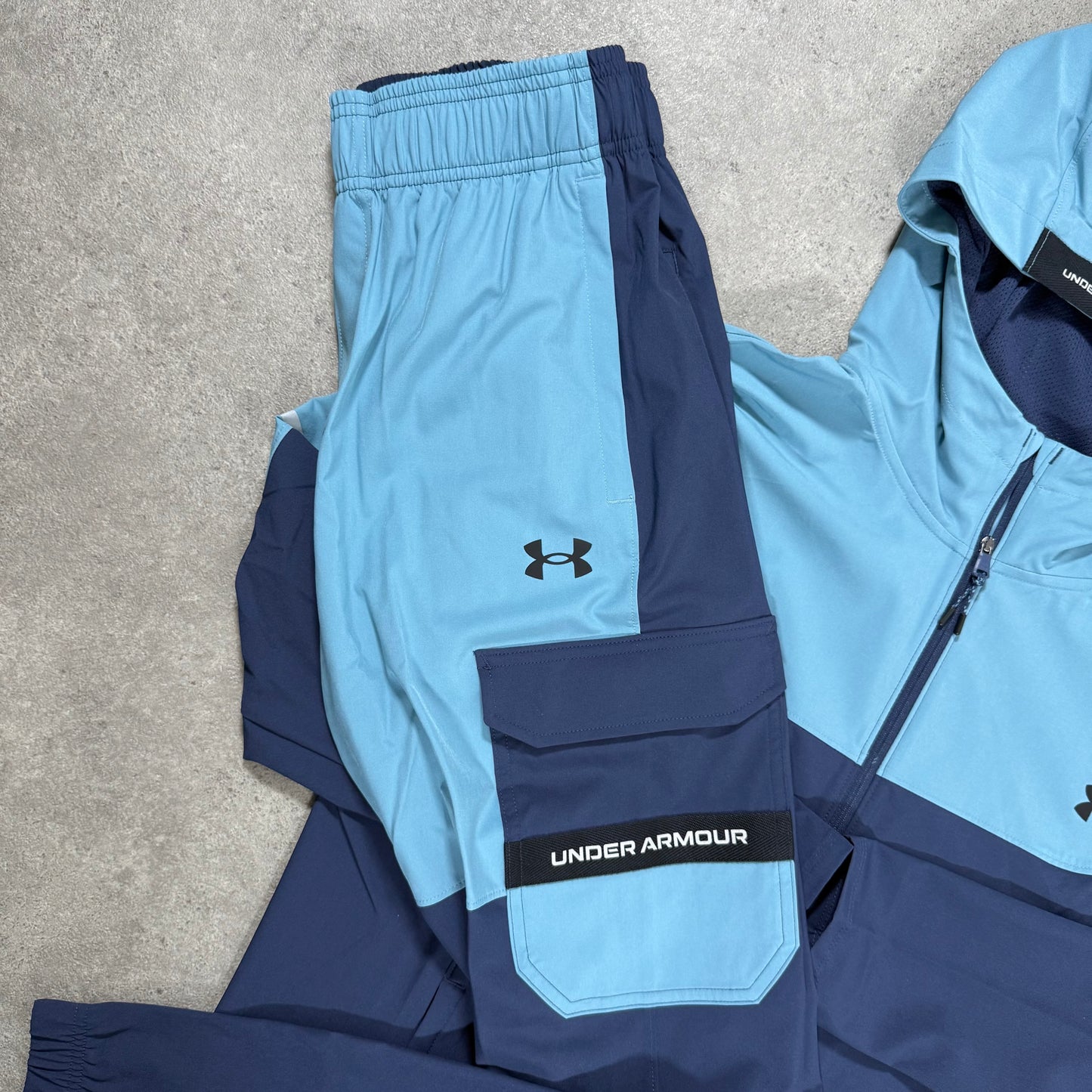 UNDER ARMOUR TECH UTILITY WOVEN PANTS (BLUE/NAVY)
