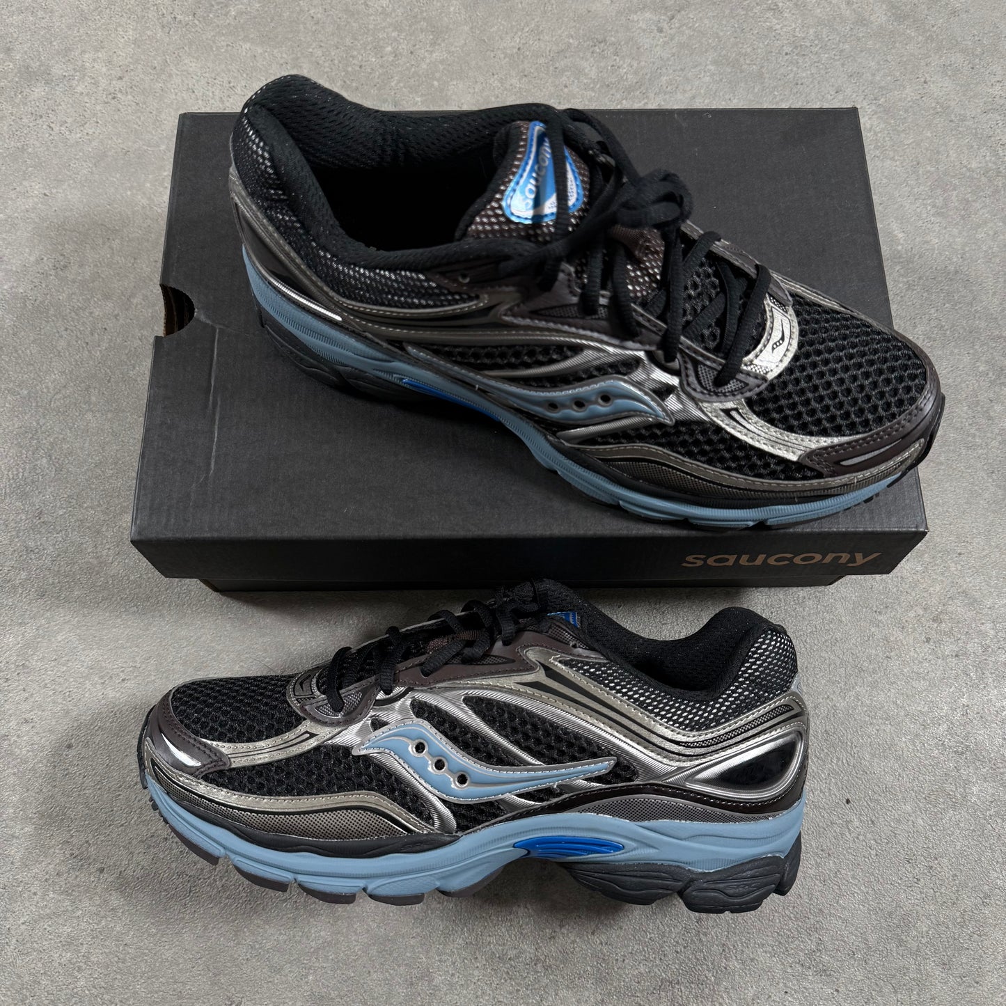 SAUCONY PROGRID OMNI 9 DISRUPT (BLACK/TORTE)