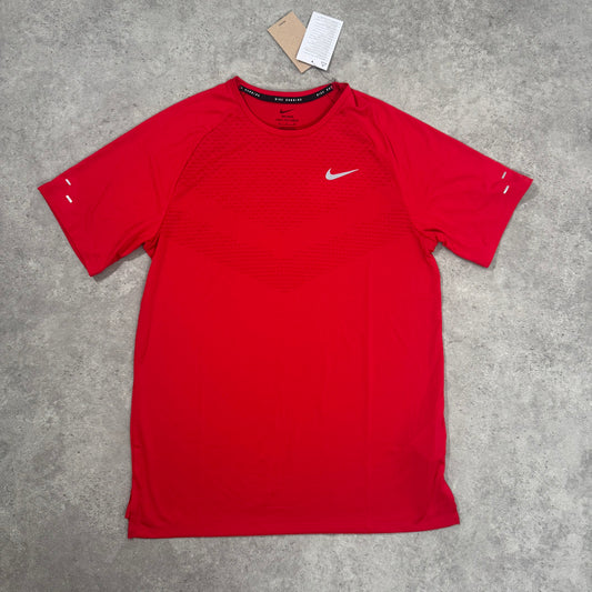 NIKE STRIDE T-SHIRT (RED)