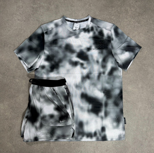 NIKE RUNNING DIV SHORT SET (CLOUDY BLACK)