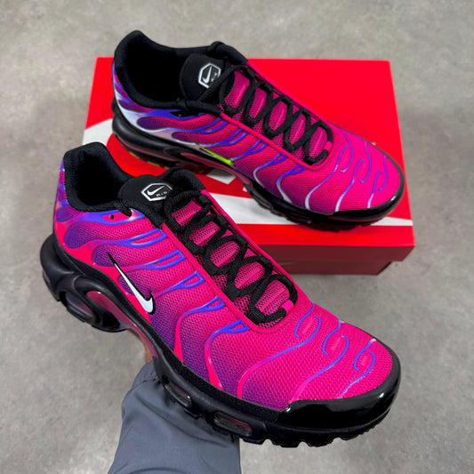 NIKE AIR MAX PLUS (FIRE-BERRIES)